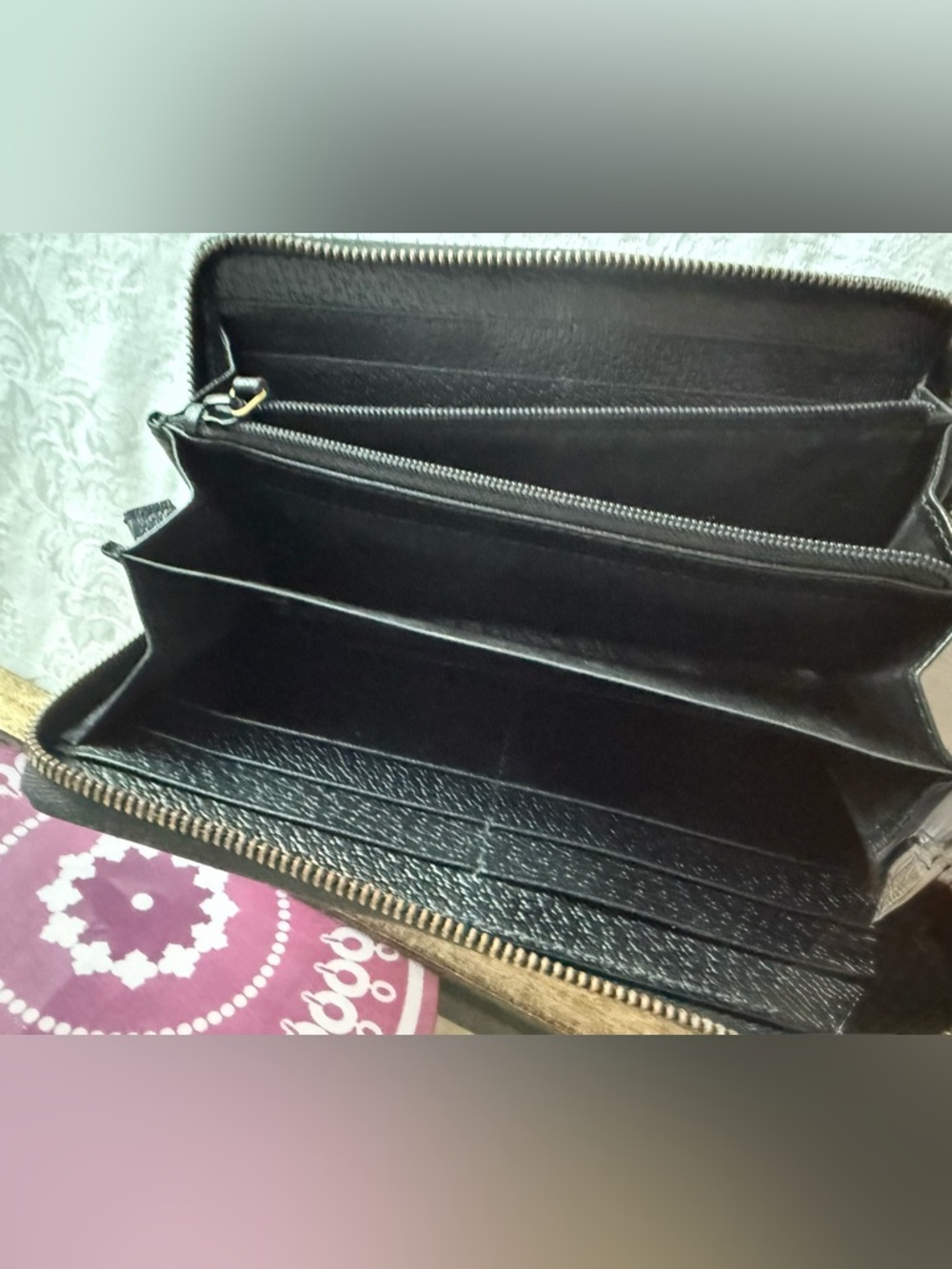 Gucci Animalier Bee black Leather Zip Around Wallet. - Picture 16 of 17